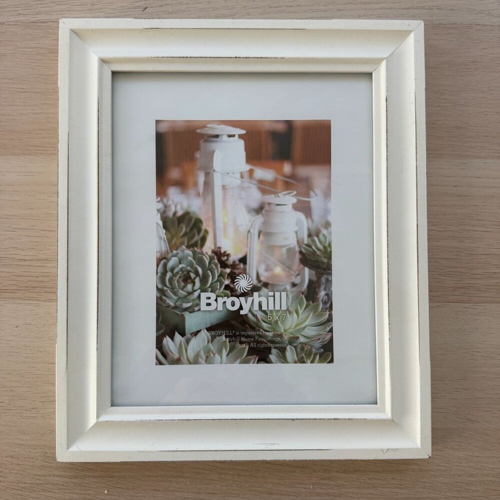 Broyhill 5x7 White Wooden Picture Frame Easel Back & Wall Mount Option